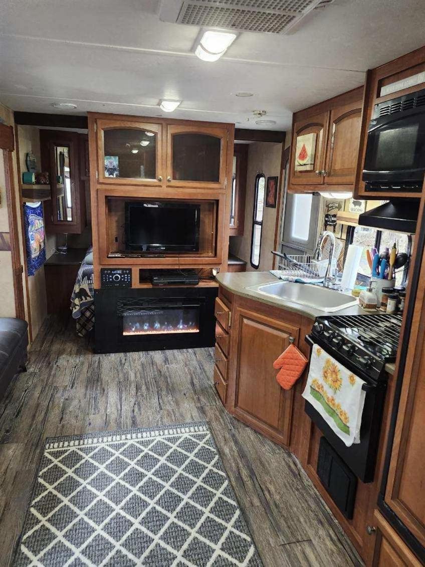 Hotel Rv Adventure Roscoe Pet Friendly Exterior foto